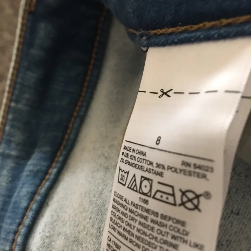 Old Navy Super Skinny Jeans. - Picture 2 of 3